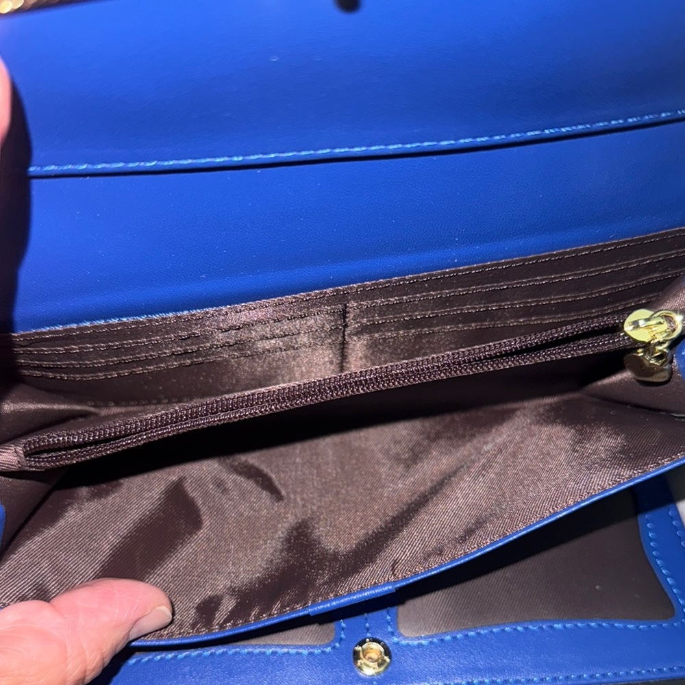 Marlekarida Elegant Blue Wallet with Gold Accent - Picture 13 of 15